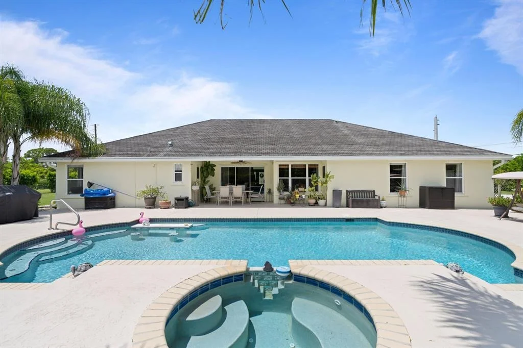 Photo of 7166 Avocado Boulevard