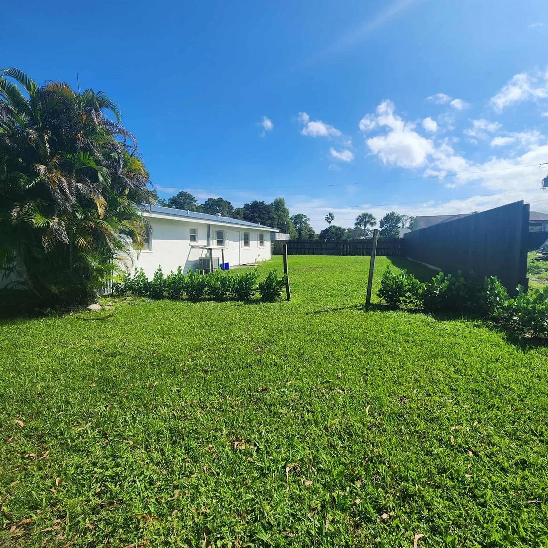 Photo of 855 SE Highland Avenue