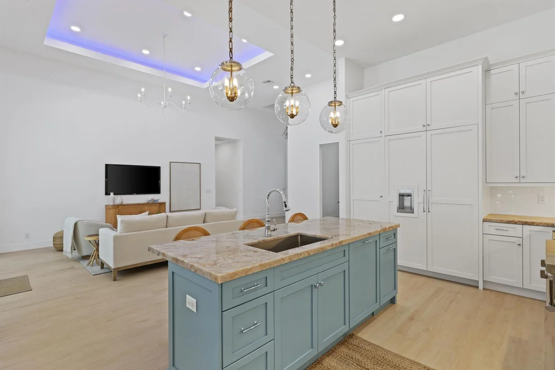 Photo of 737 Nighthawk Way