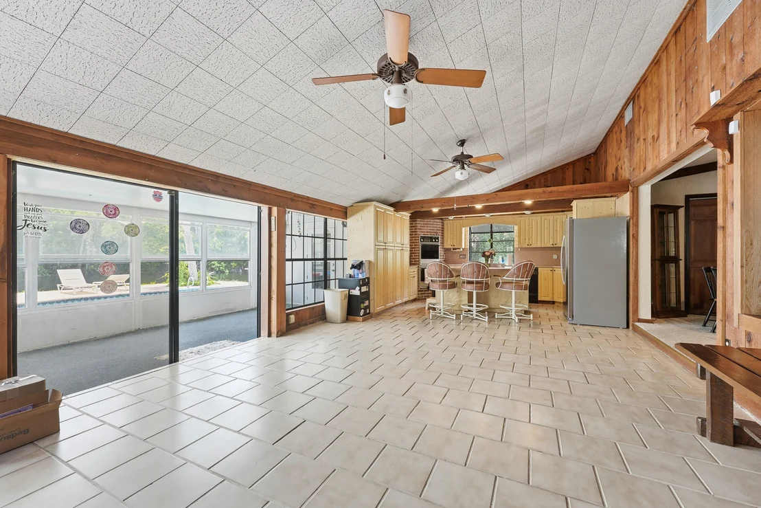 Photo of 7689 Lawrence Road