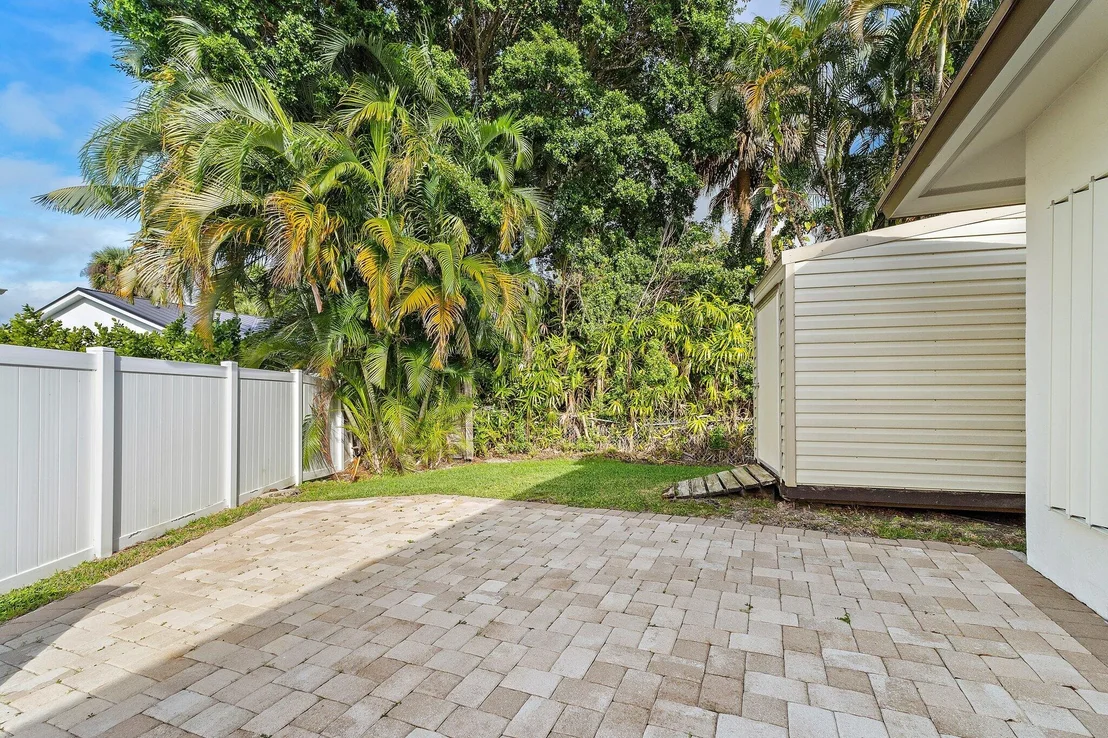 Photo of 348 River Drive