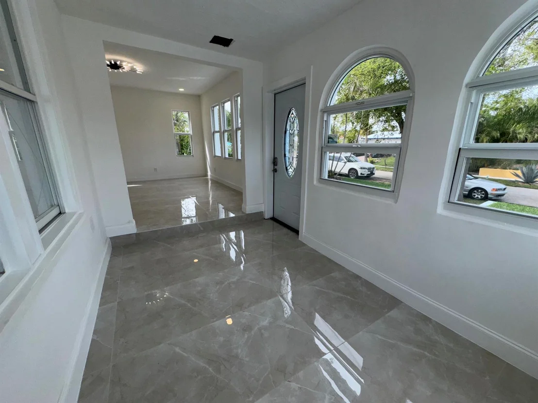 Photo of 418 Colonial Road