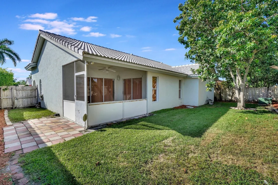 Photo of 5041 Rosen Boulevard