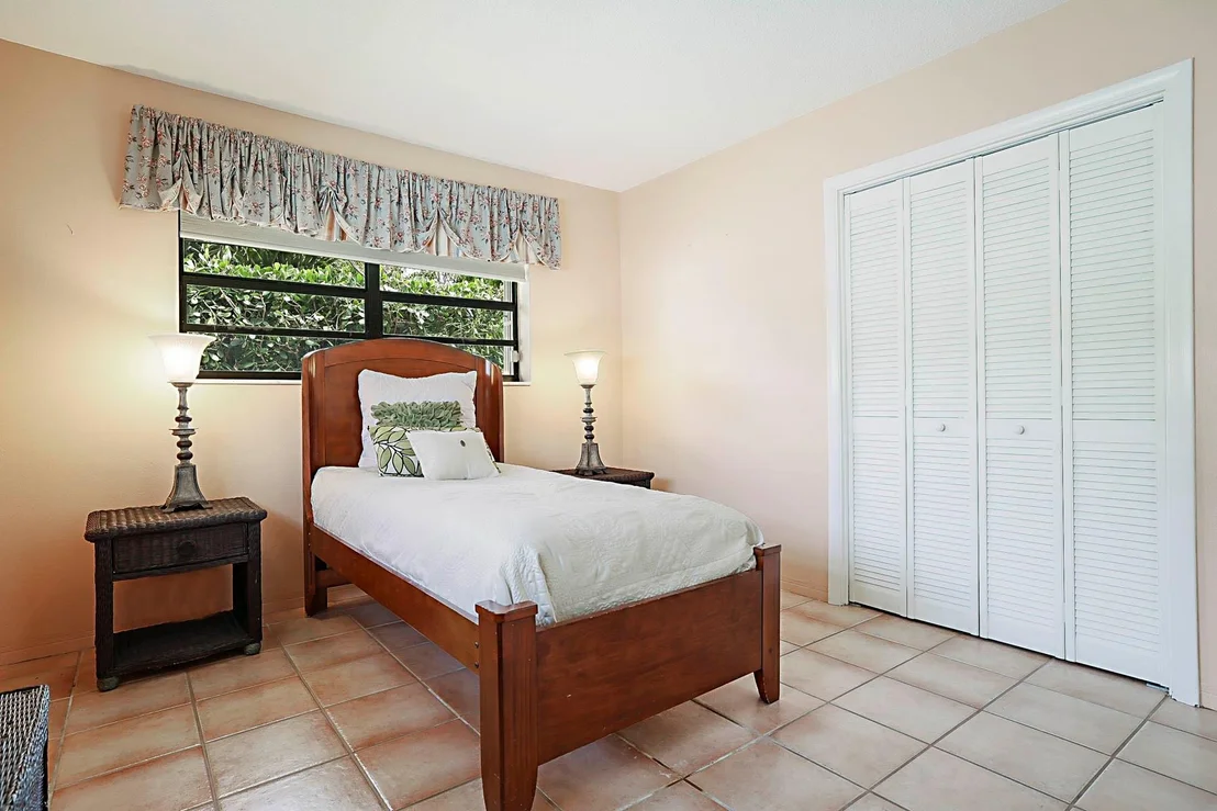 Photo of 3031 NE 45th Street