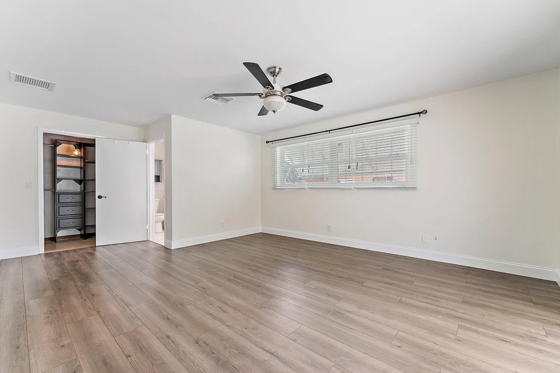 Photo of 214 Circle W