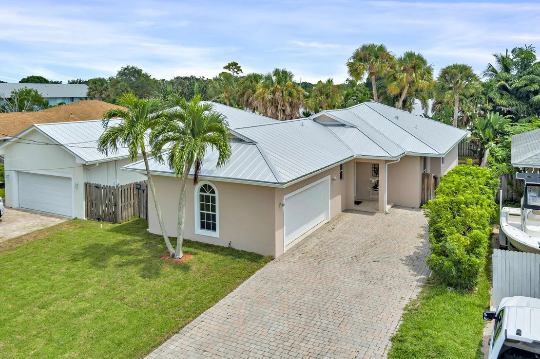 Photo of 17684 Cinquez Park Road W