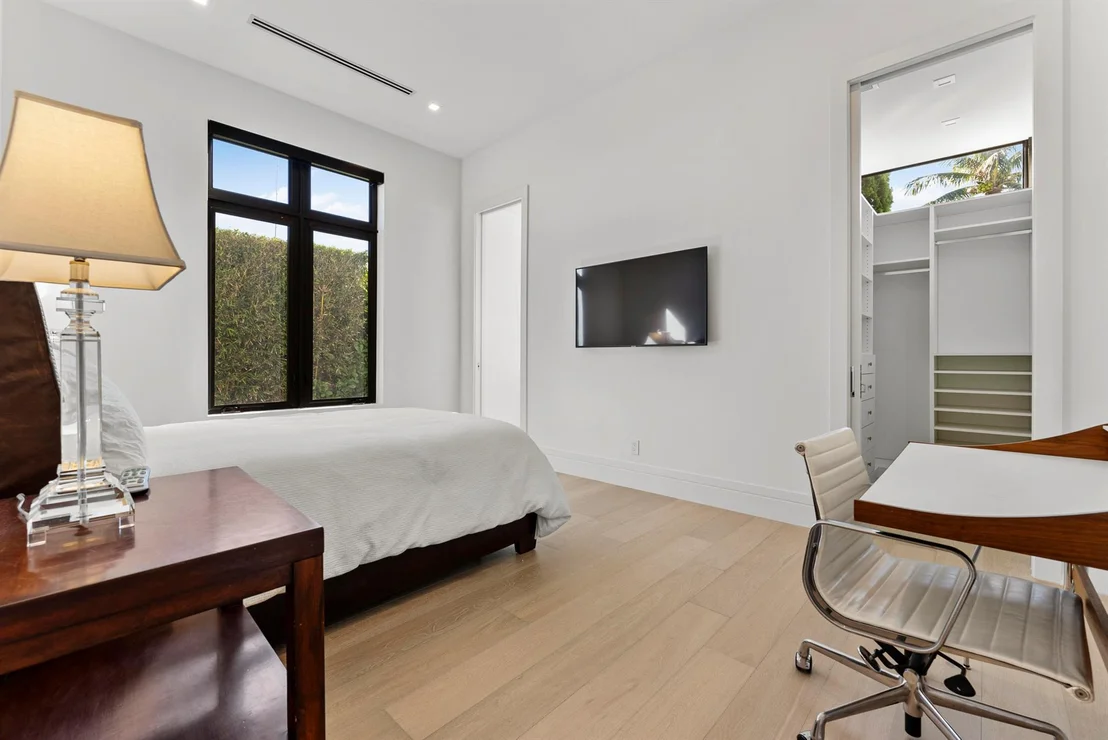 Photo of 811 Granada Drive