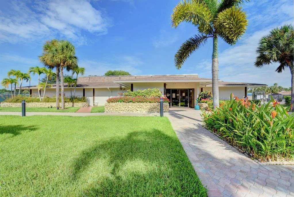 Photo of 15868 Laurel Oak Circle