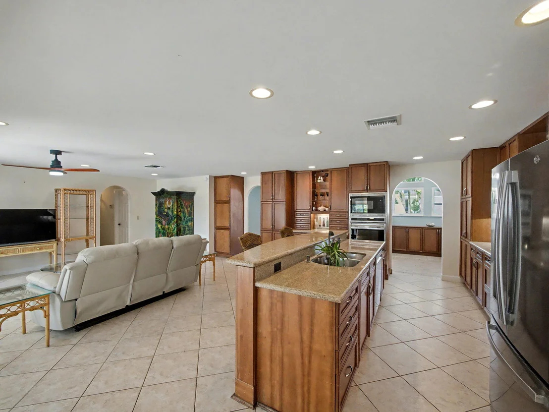 Photo of 618 Riverside Road