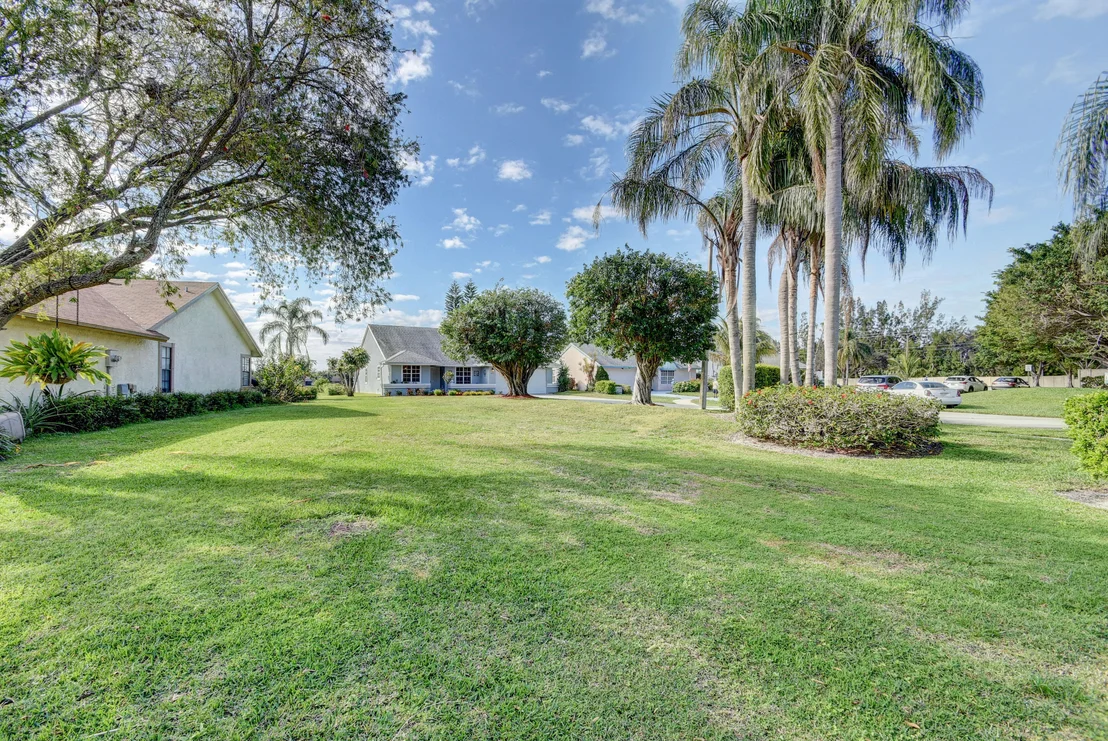 Photo of 1844 Edgewater Drive