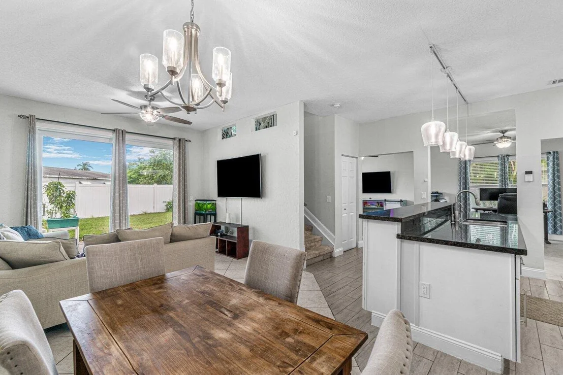 Photo of 1071 Fairfax Circle W