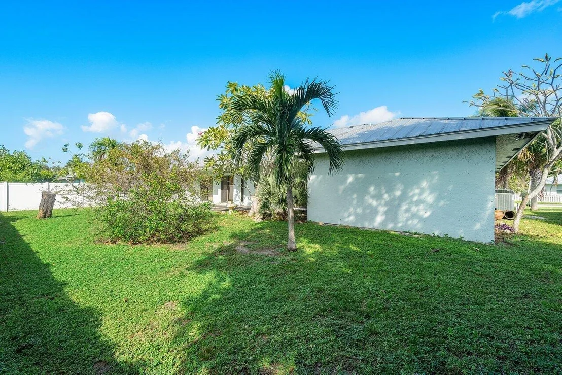 Photo of 702 Enfield Road