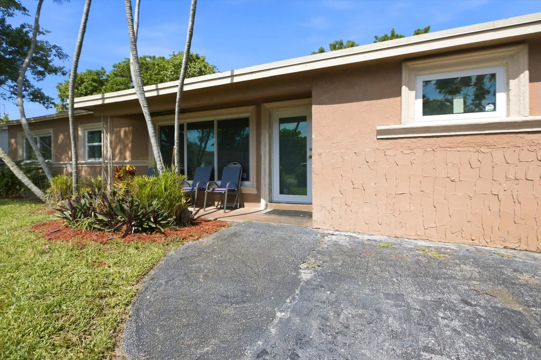 Photo of 1671 N Cypress Road