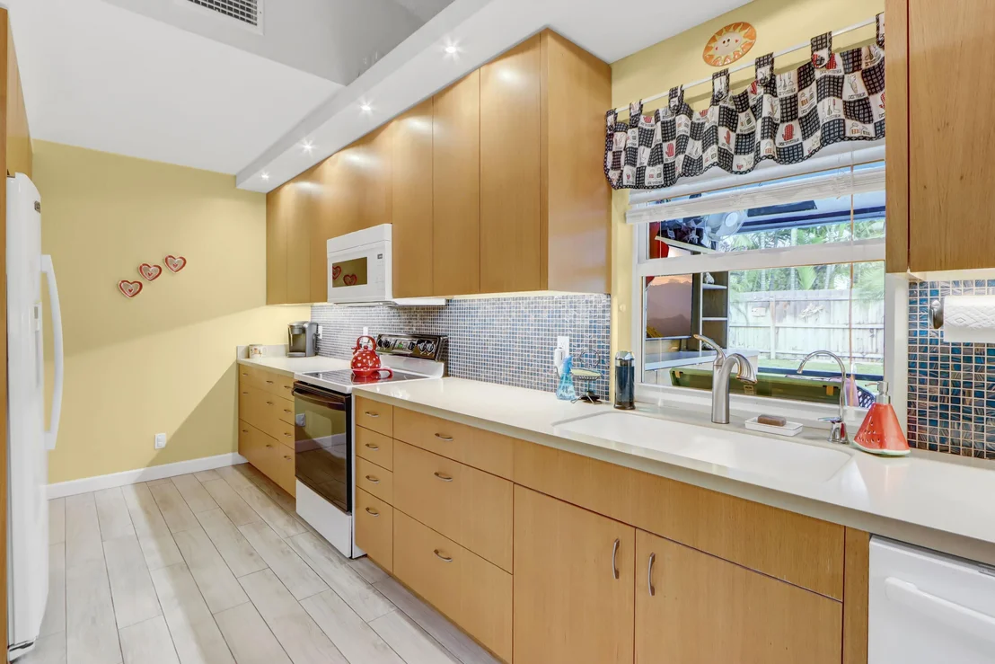 Photo of 801 NW 8th Way