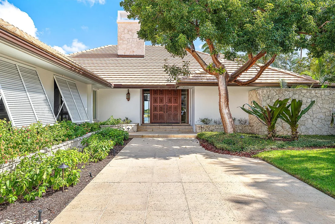 Photo of 231 Commodore Drive