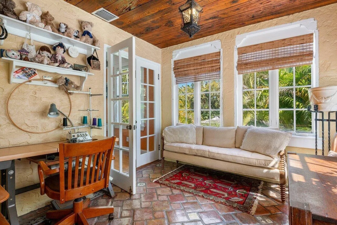 Photo of 739 Sunset Road