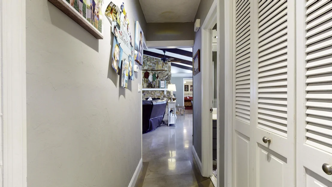 Photo of 1332 N Oak Ridge Drive