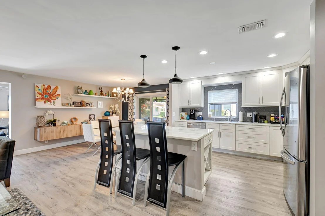 Photo of 6122 Overland Place