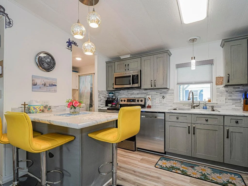 Photo of 409 Avocado Drive