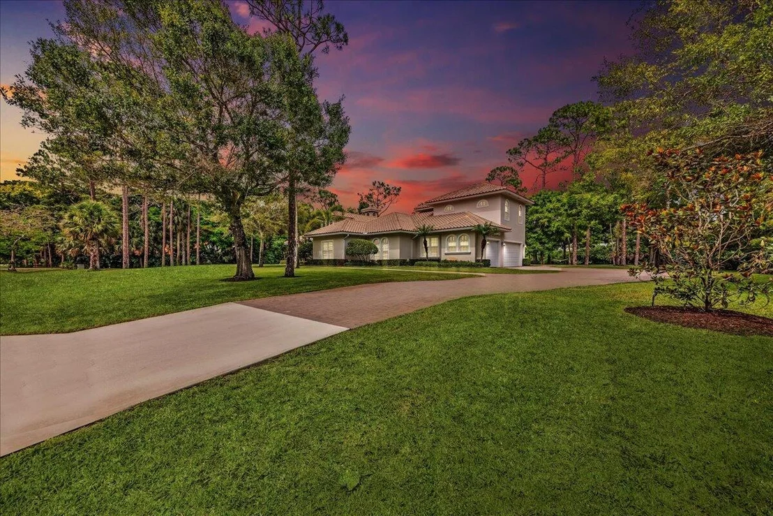 Photo of 378 Squire Drive