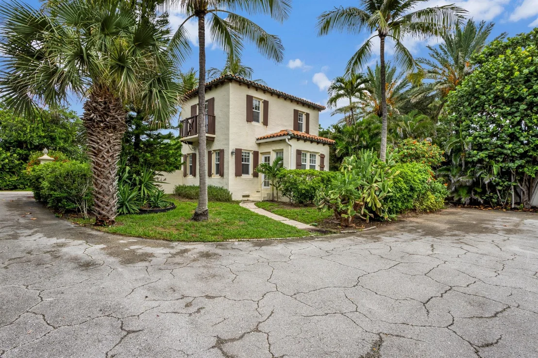 Photo of 1443 N Ocean Boulevard