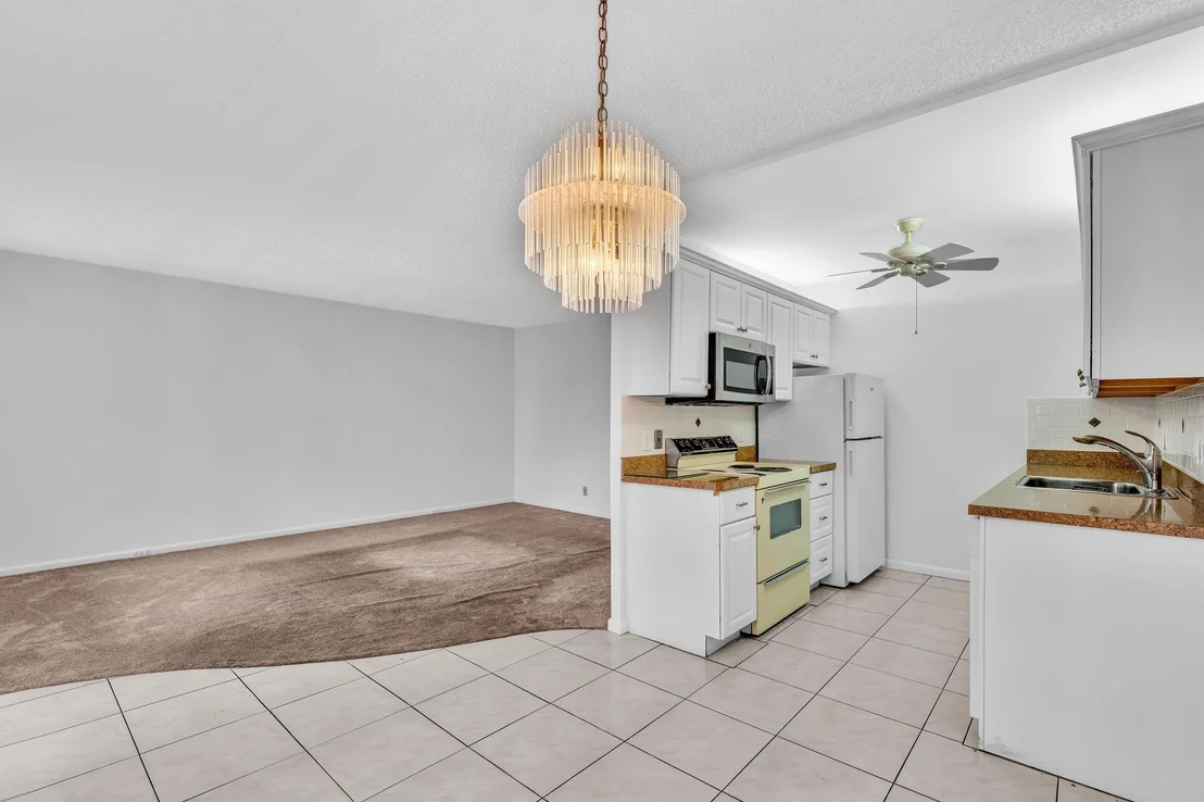 Photo of 2066 Exeter D