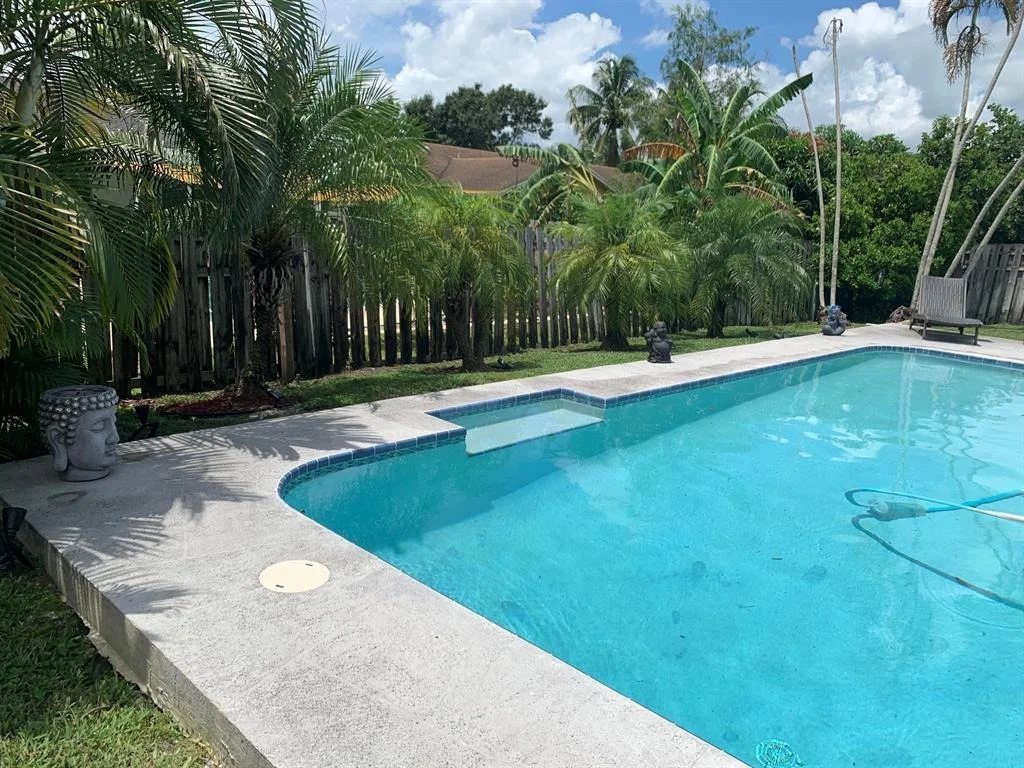 Photo of 1361 Pinetta Circle