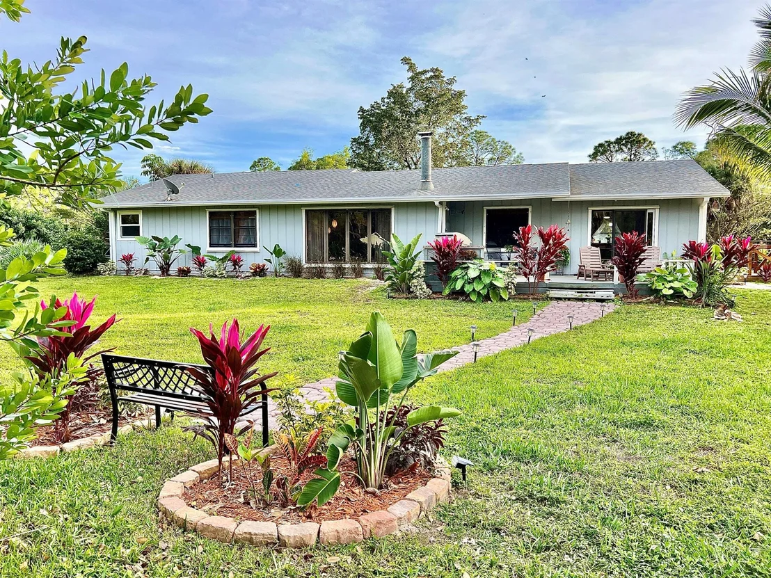 Photo of 12809 Sunset Boulevard