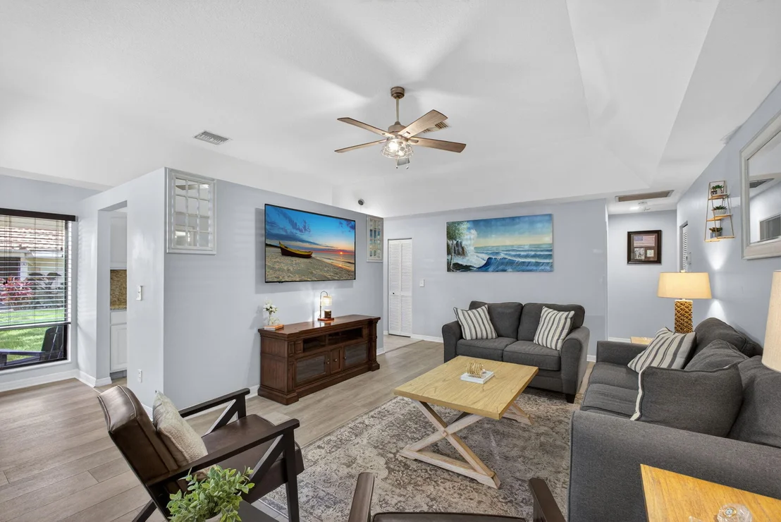 Photo of Unit C at 101 Half Moon Circle