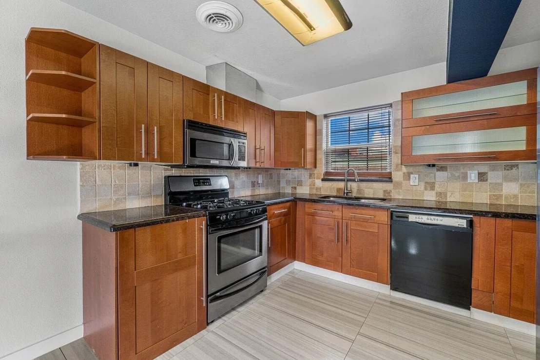 Photo of 1446 Hillcrest Drive