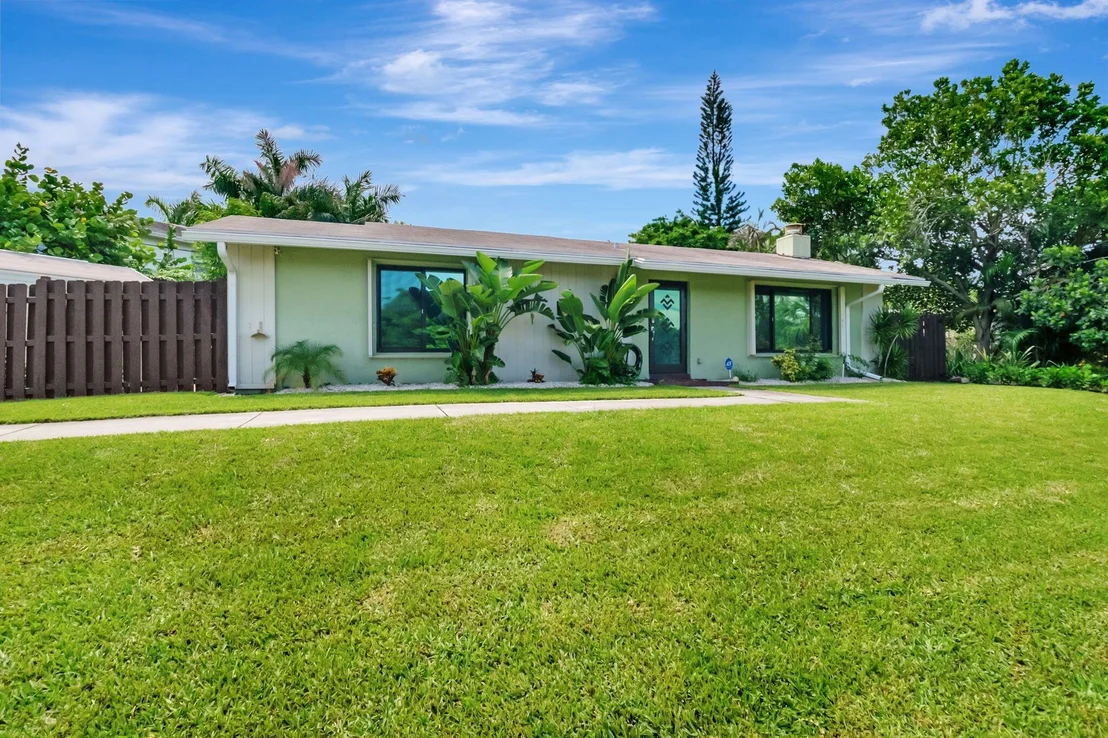 Photo of 737 NW 3rd Avenue