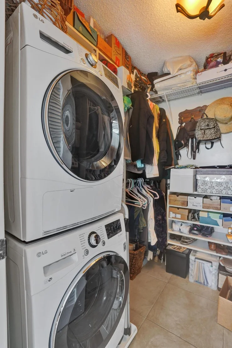 Photo of Unit UNIT405 at 2829 Florida Boulevard