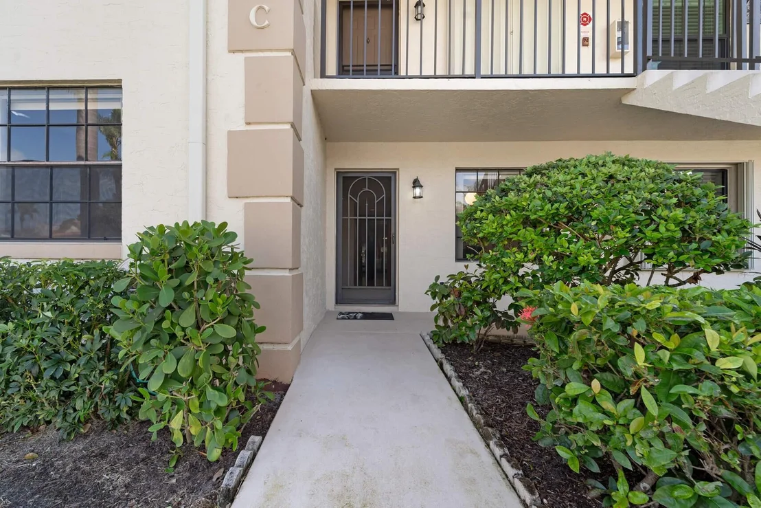 Photo of Unit C at 1001 Pinecrest Circle