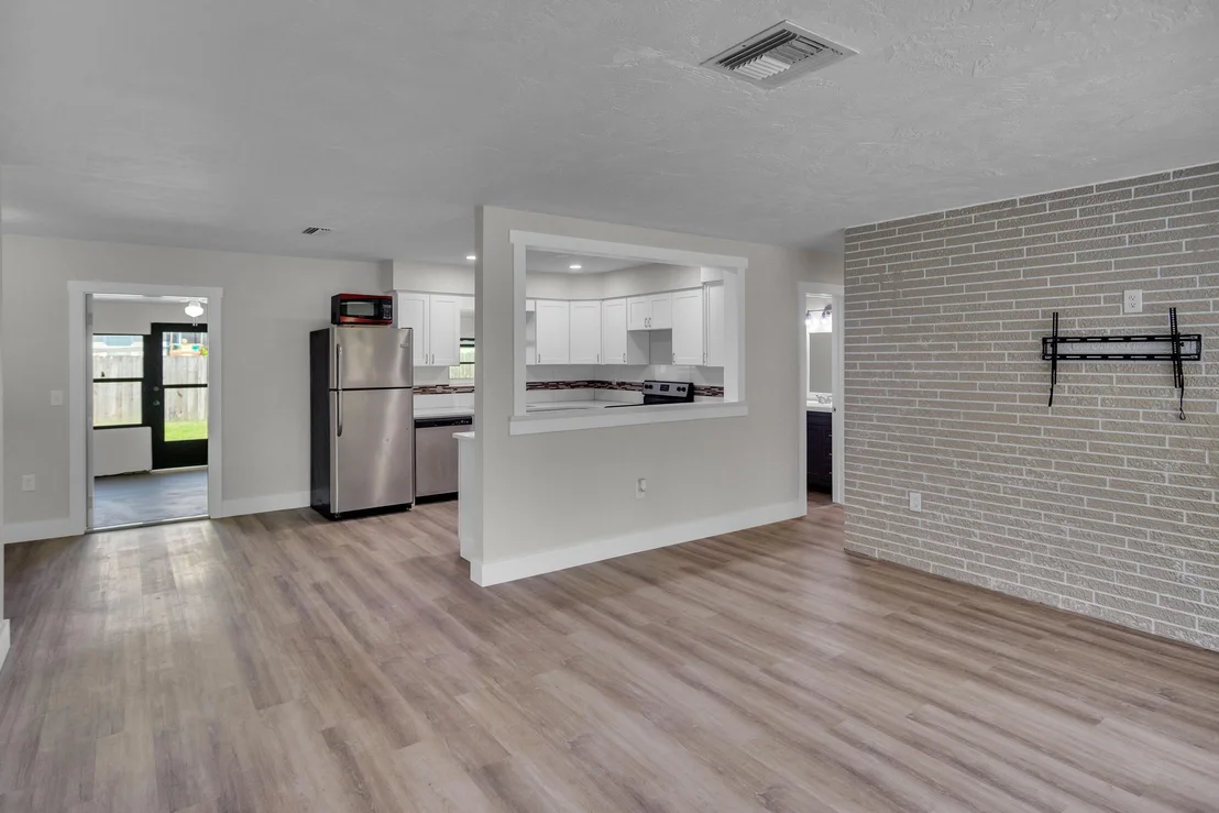 Photo of 817 SE 9th Court
