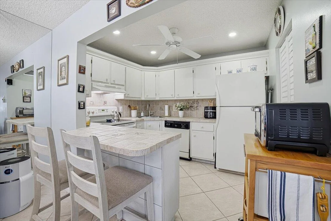 Photo of Unit D2 at 331 KNOTTY PINE Circle