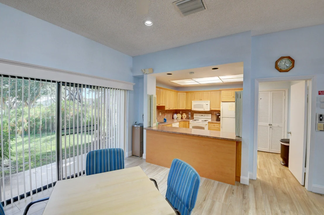 Photo of 5102 Mirror Lakes Boulevard