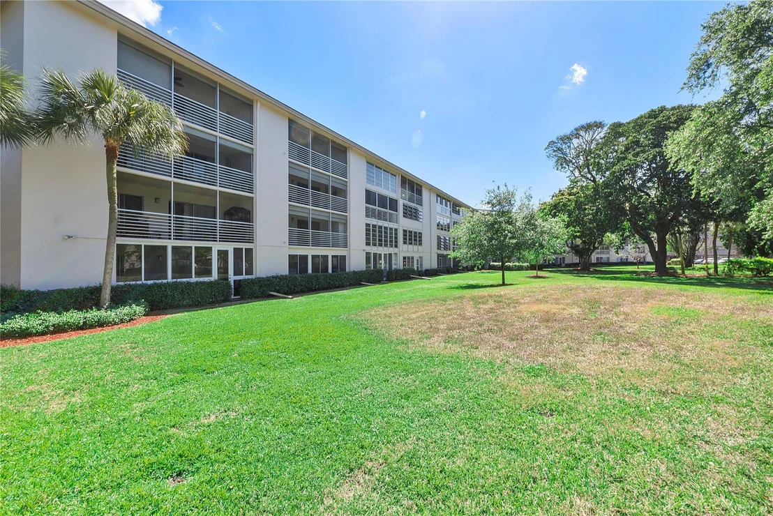 Photo of Unit K4 at 2001 Granada Drive