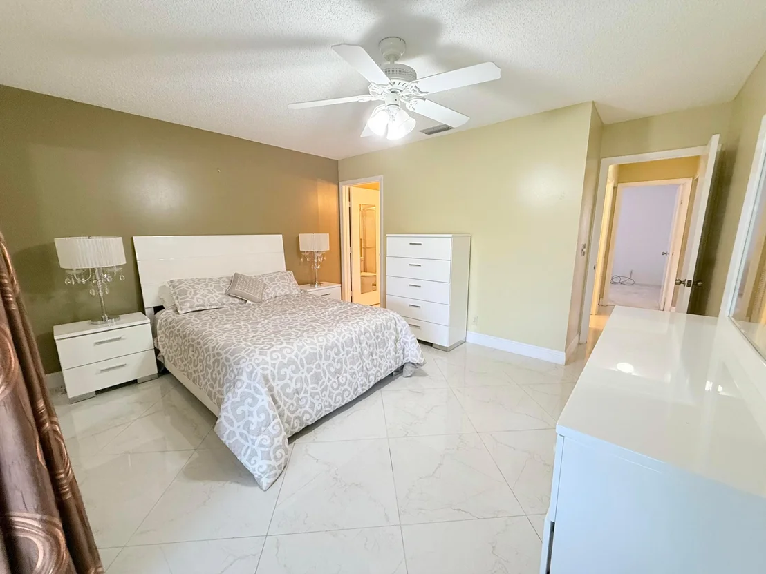Photo of Unit F at 809 Sky Pine Way