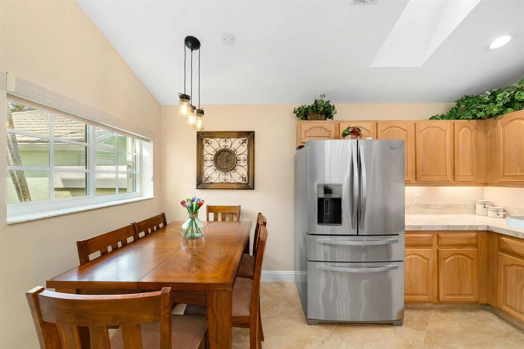 Photo of 930 Dickens Place