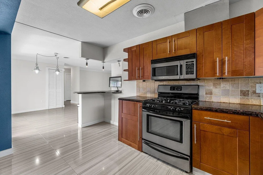 Photo of 1446 Hillcrest Drive