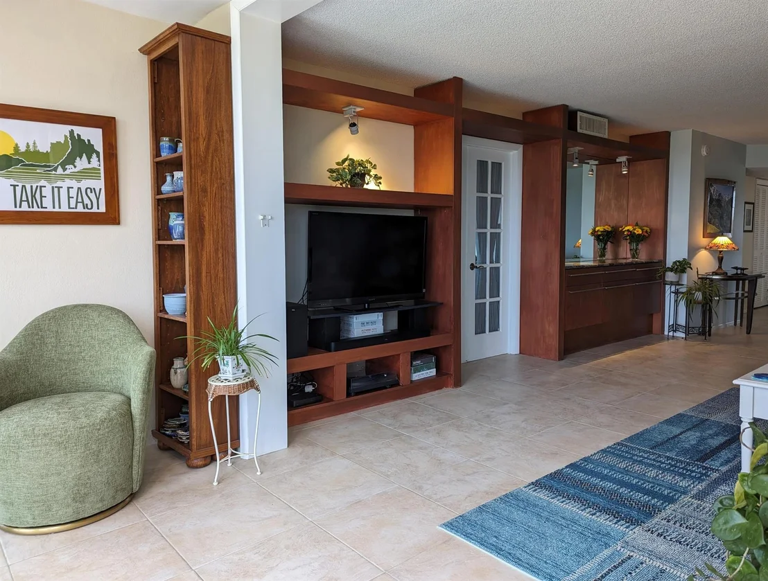 Photo of Unit UNIT405 at 2829 Florida Boulevard