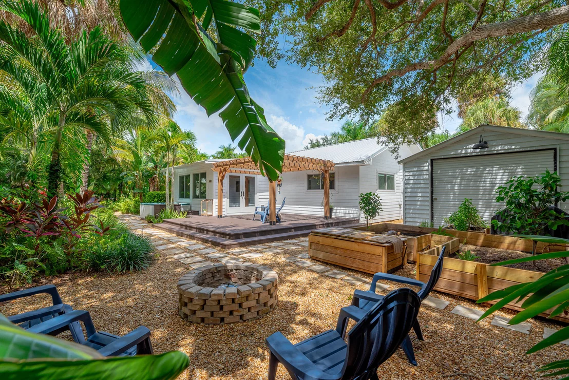 Photo of 547 SW Riverview Street
