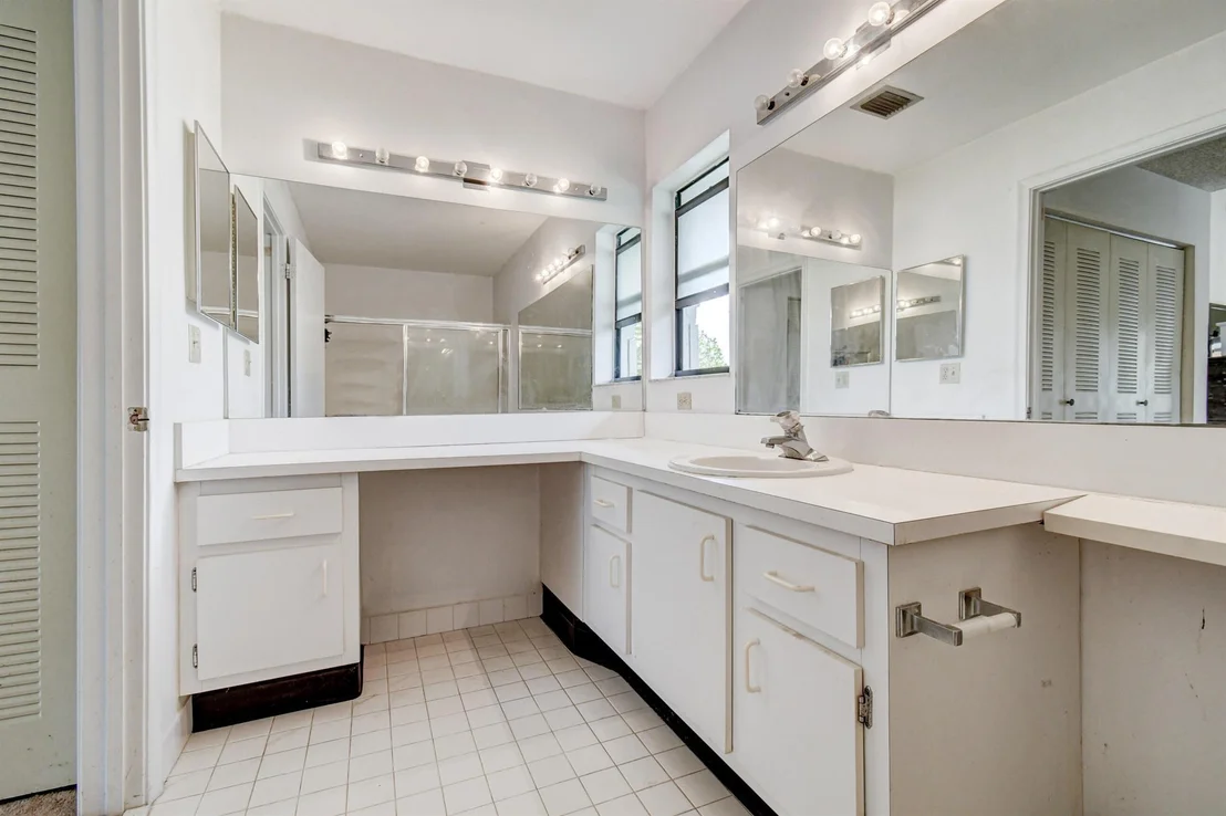 Photo of 5822 Sun Pointe Circle