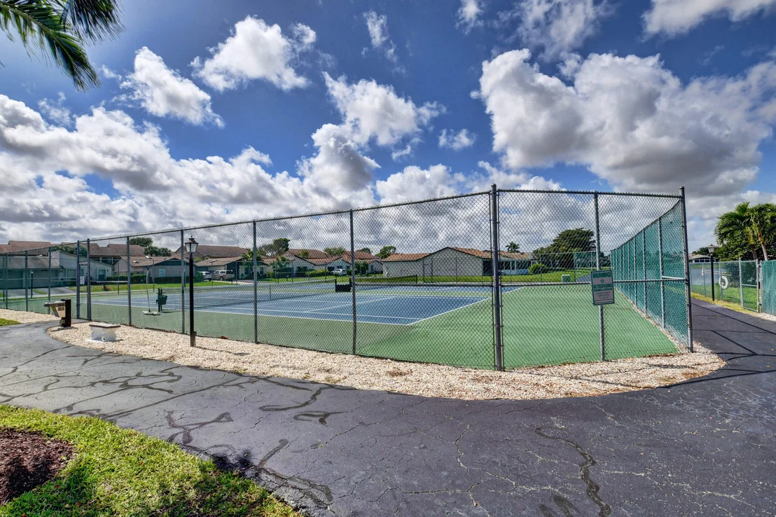 Photo of 5102 Mirror Lakes Boulevard