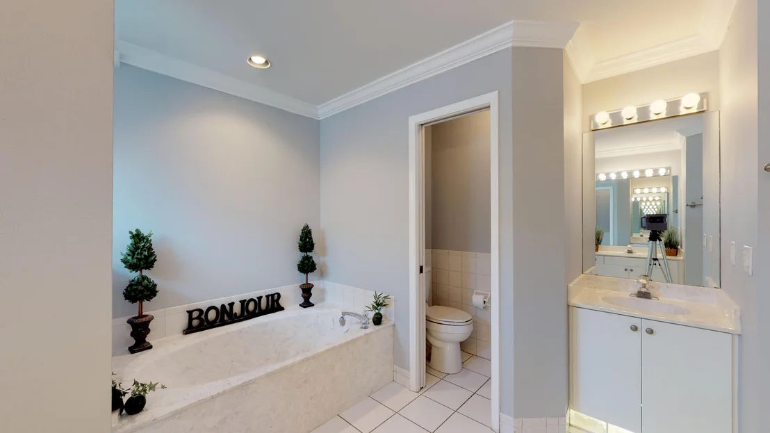 Photo of 6246 Leslie Street