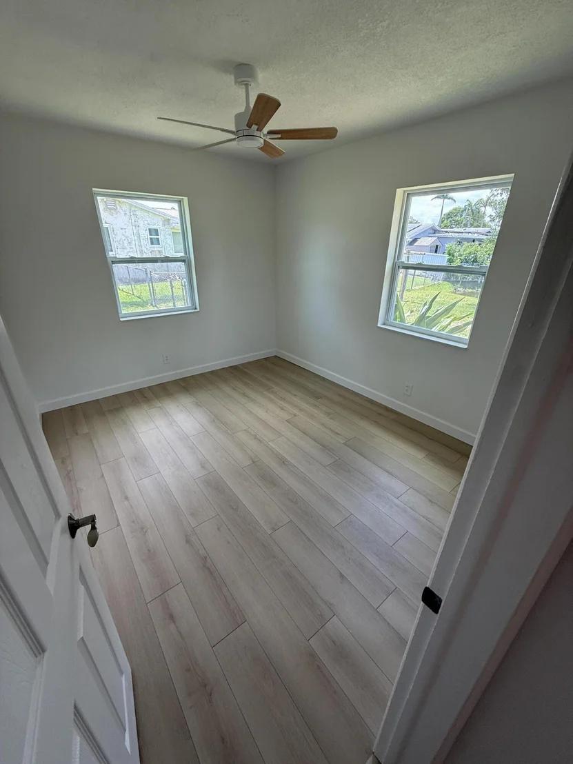 Photo of 1417 Willow Road