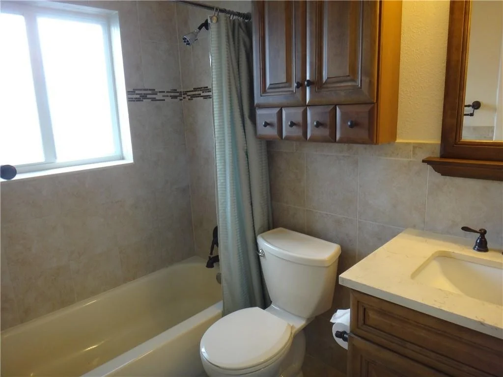 Photo of 900 NE 23rd Place