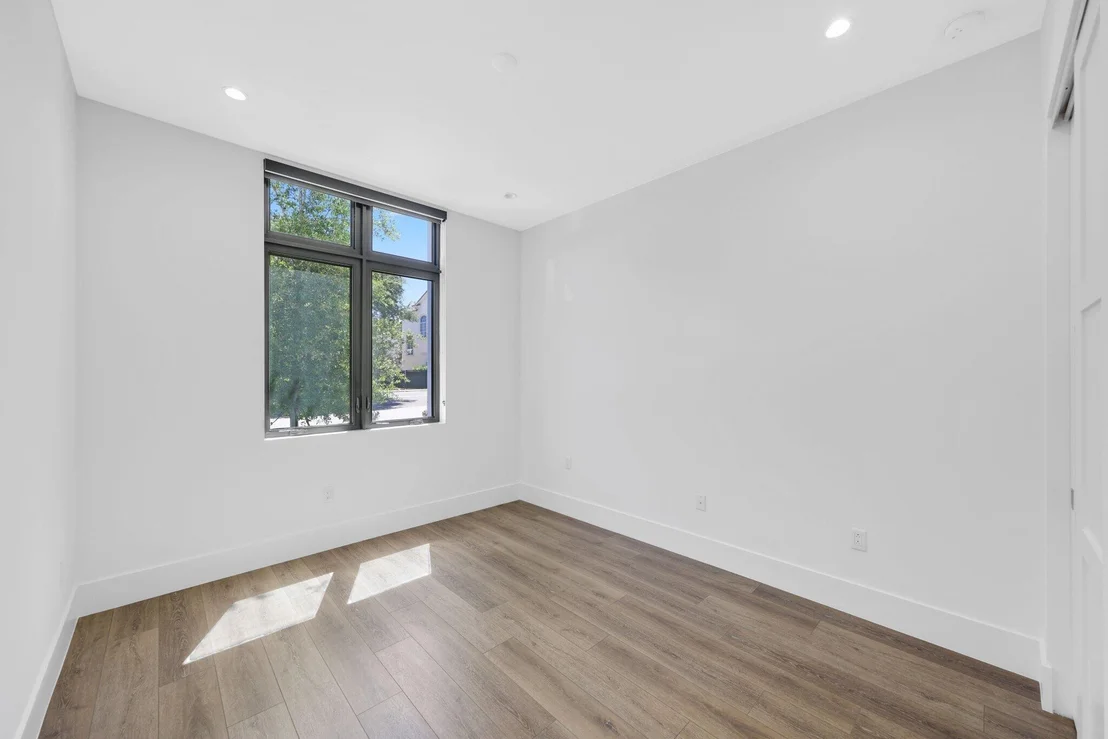 Photo of 655 Kingsbridge Street