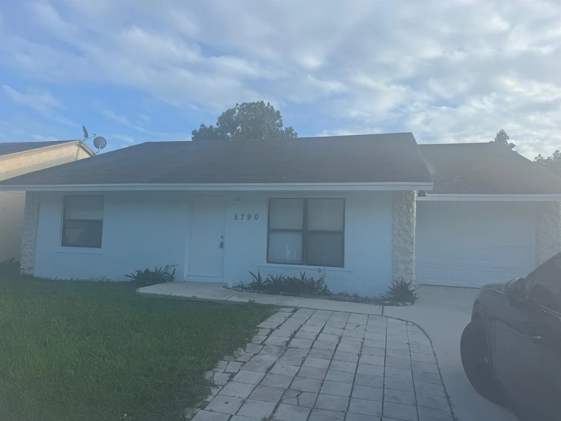Photo of 5790 Ithaca Circle E