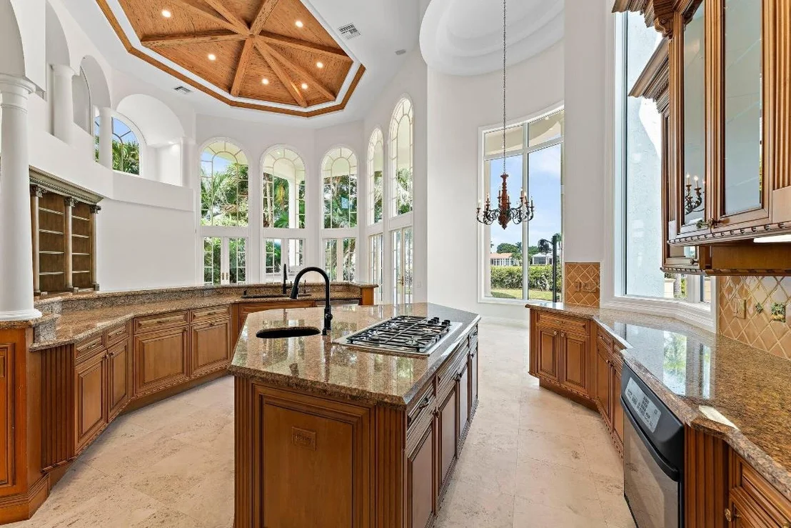 Photo of 42 Saint Thomas Drive